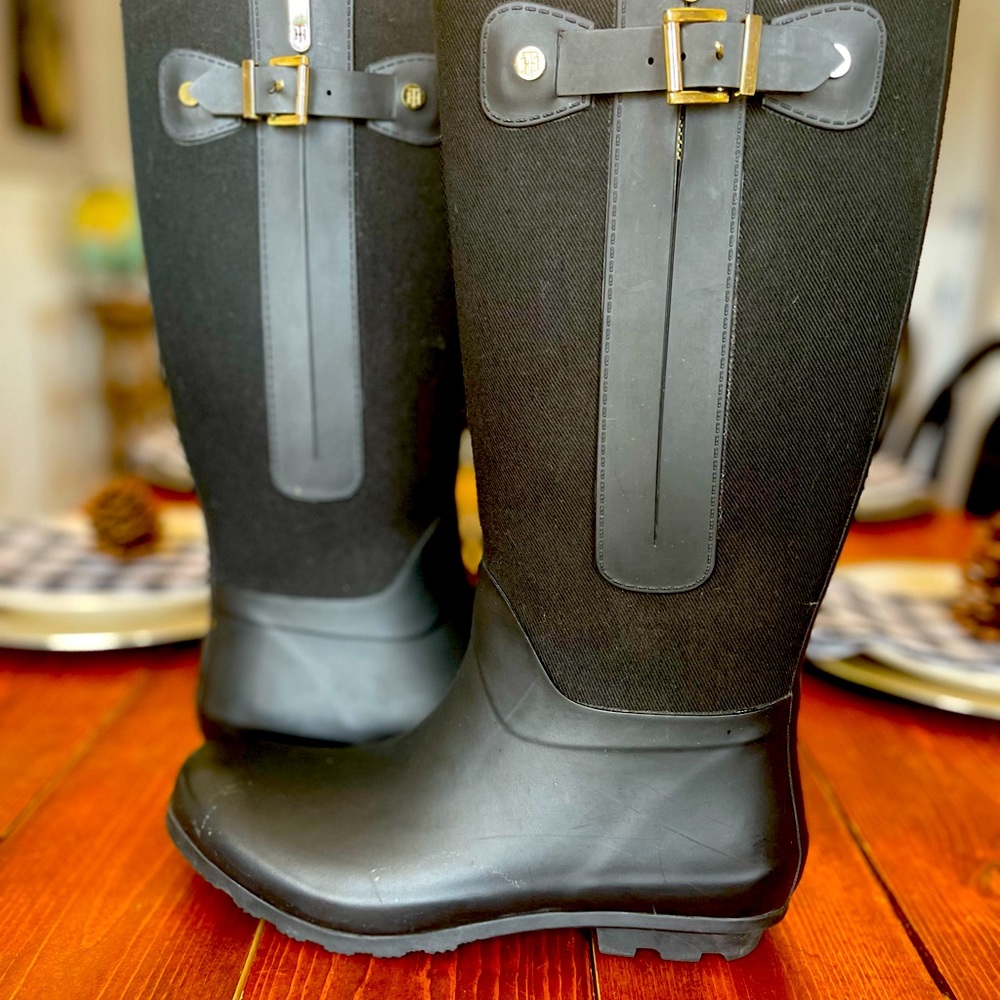 Tommy Hilfiger Rain Boots. Size 10.